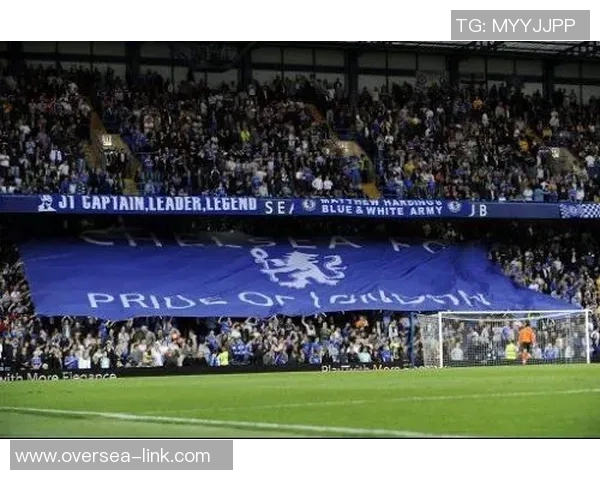 中国球迷组建最大助威团全场呐喊声势浩大场面震撼